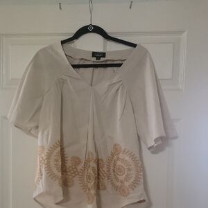 GiGio  Cream Short-Sleeve Embroidered Hem Blouse